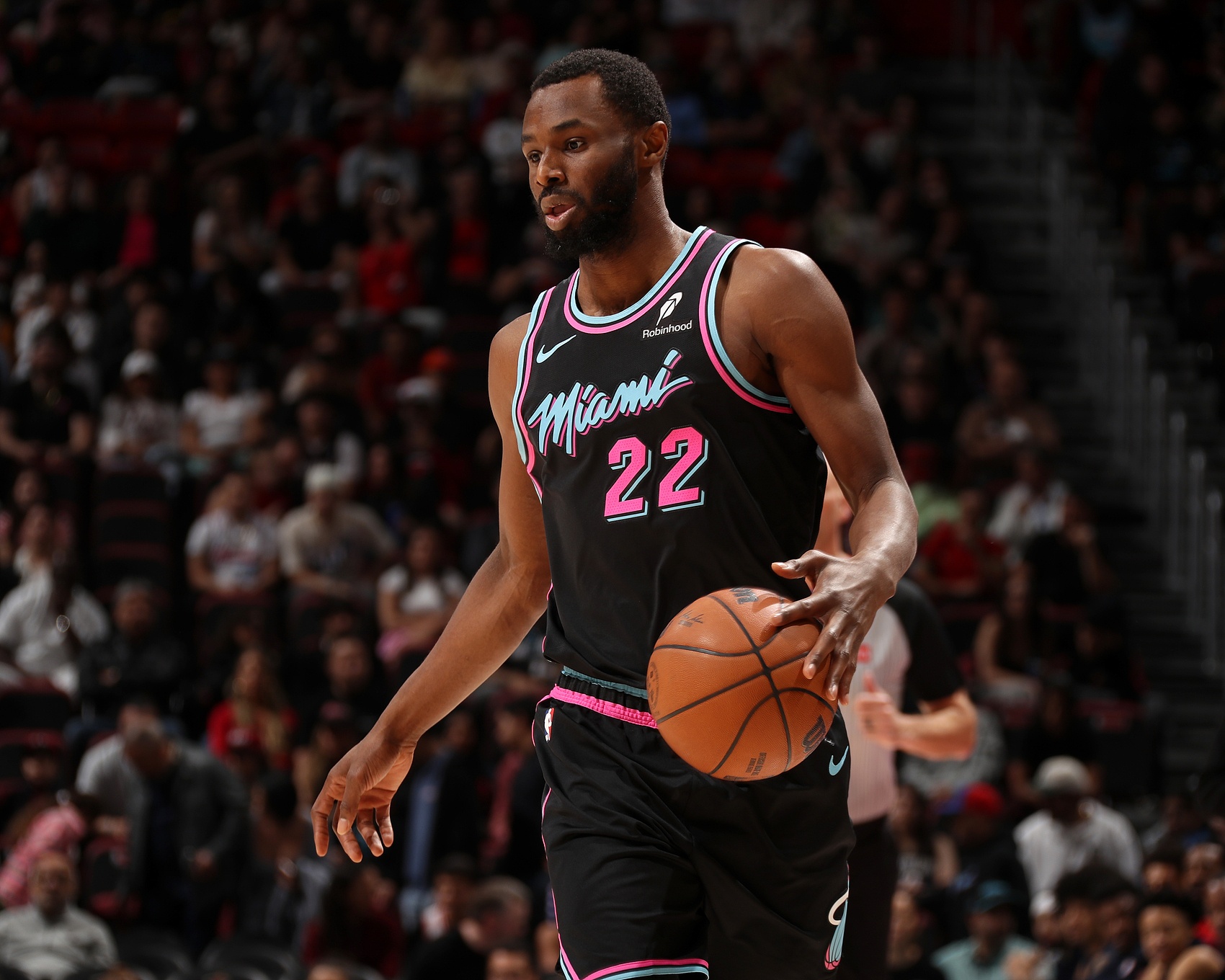 开云平台-1分不算超额~维金斯12投7中&三分7中3 砍下19分&正负值+12