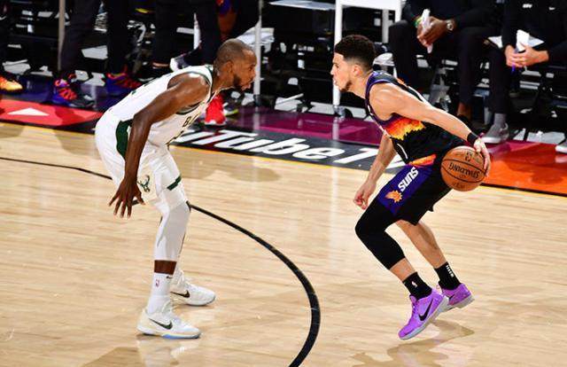 开云体育官网-雄鹿再临0比2落后绝境 三个趋势将决定总决赛走势